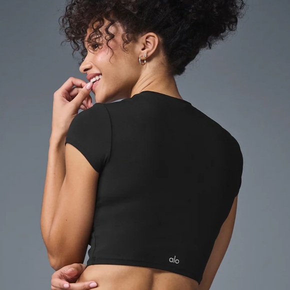 ALO YOGA Black Short Sleeve Crop Top Size Large - Picture 1 of 8